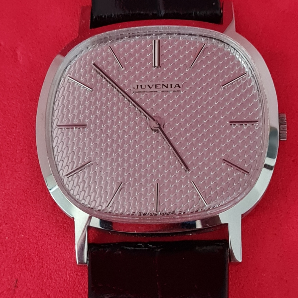 Juvenia watch winding